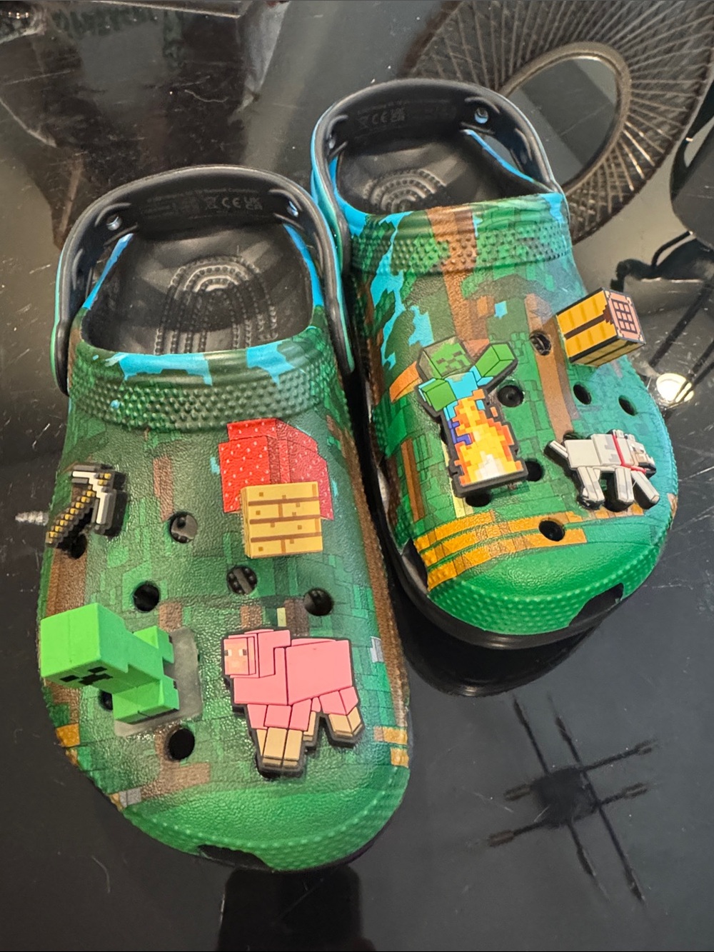 CROCS Kids' Green Pixel Adventure Clogs with Minecraft Charms size 3